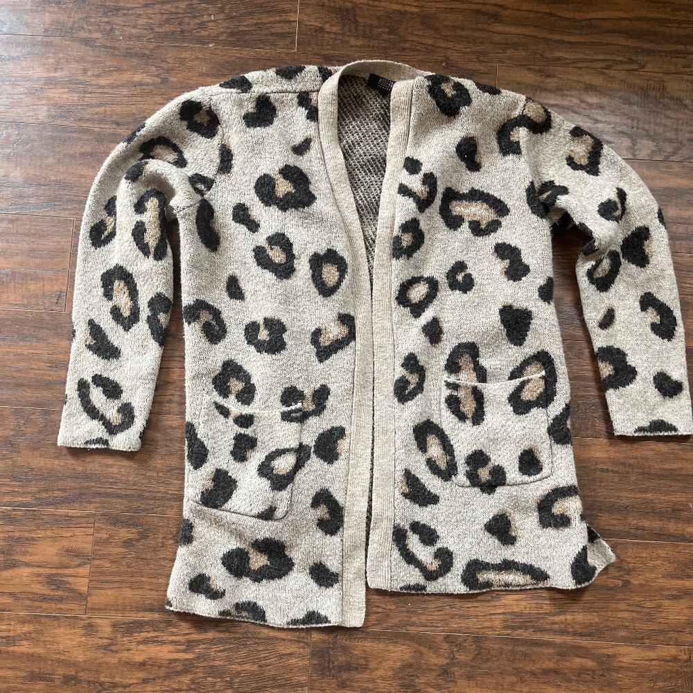 Leopard print cardigan with pockets